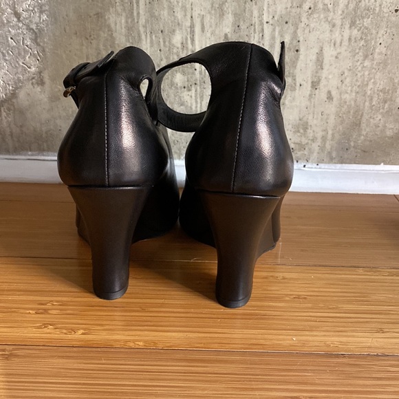 Miu Miu in sumptuous black, calfskin - Picture 2 of 4